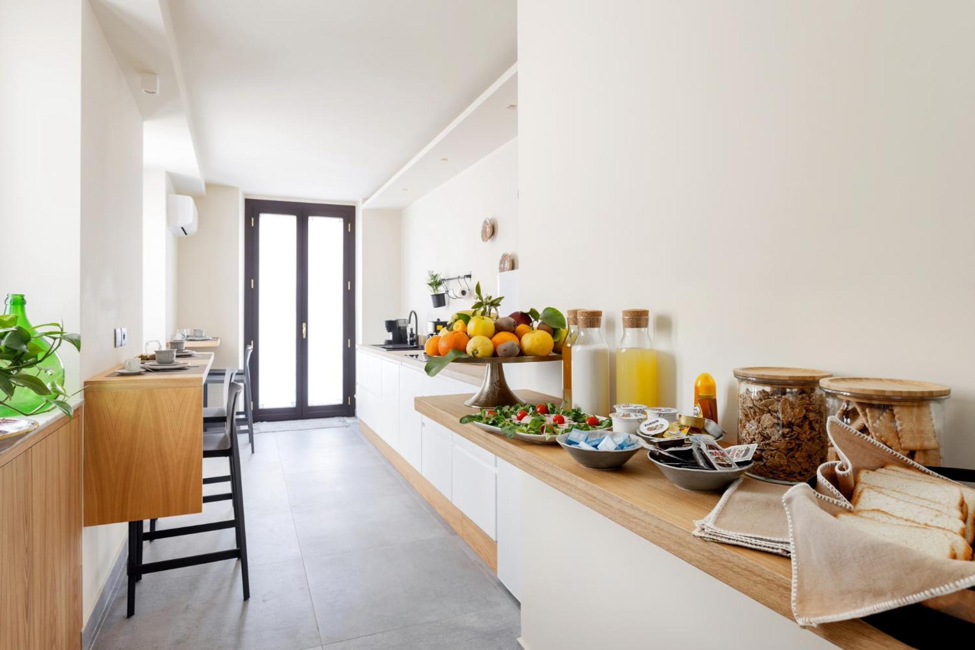 Palazzo Costarelli - Bed And Breakfast Катания Экстерьер фото